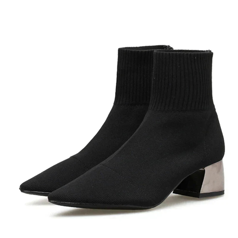 Bota Feminina de Cano Curto com Bico Fino Tecido Elástico Salto Baixo – (Promoção de Inverno 2026)
