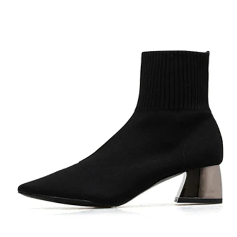 Bota Feminina de Cano Curto com Bico Fino Tecido Elástico Salto Baixo – (Promoção de Inverno 2026)