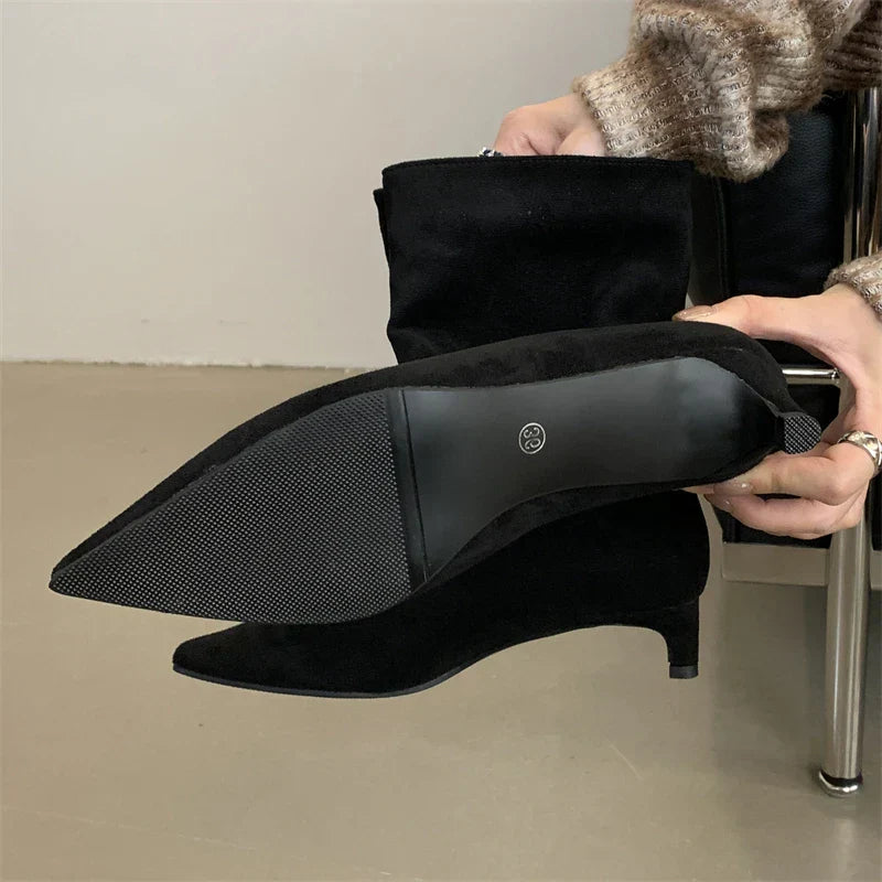 Bota Feminina de Bico Fino Salto Baixo Vintage - (Promoção de Inverno 2026)