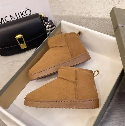Bota Feminina Curta Acolchoada Plataforma Confortável - (Promoção de Inverno 2026)