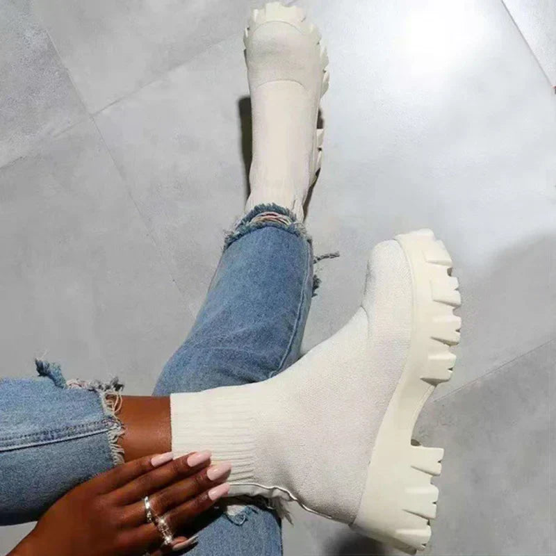 Bota Feminina com Plataforma Cano Curto (Promoção de Inverno 2026)