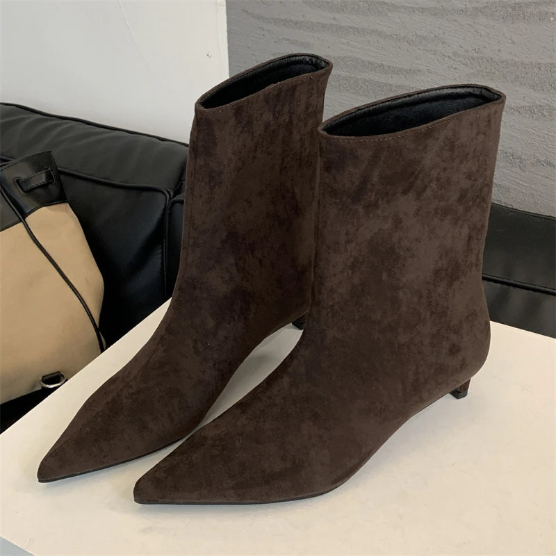 Bota Feminina de Bico Fino Salto Baixo Vintage - (Promoção de Inverno 2026)