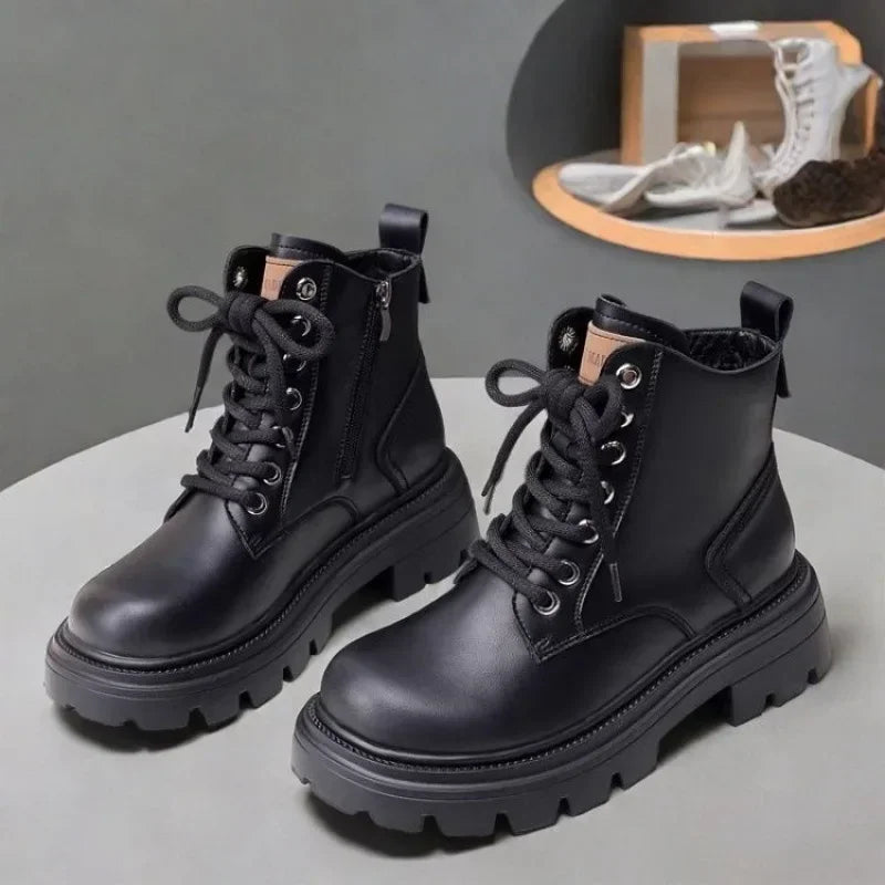 Bota Feminina Cano Curto Solado Grosso Antiderrapante (Promoção de Inverno 2026)