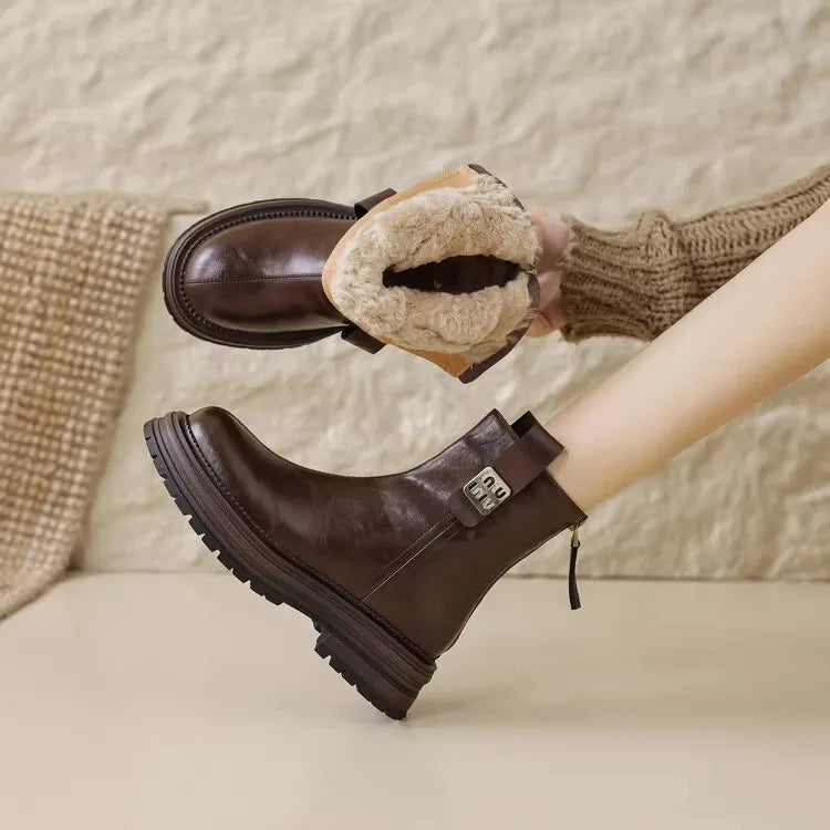 Bota Feminina Vintage com Salto Médio e Forro Design Fashion Solado Grosso – (Promoção de Inverno 2026)