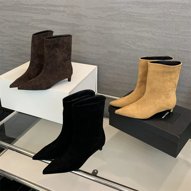 Bota Feminina de Bico Fino Salto Baixo Vintage - (Promoção de Inverno 2026)