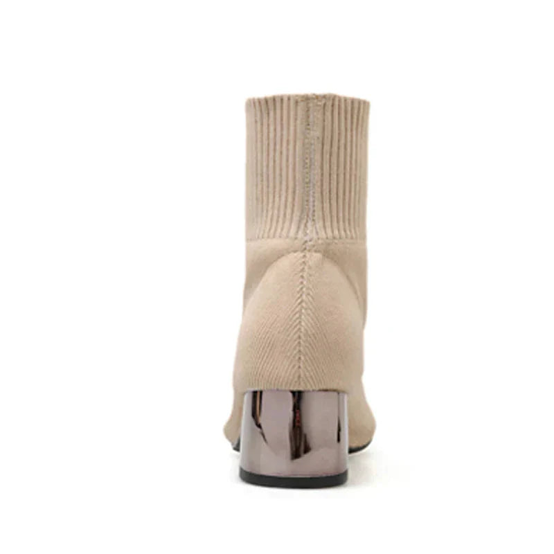 Bota Feminina de Cano Curto com Bico Fino Tecido Elástico Salto Baixo – (Promoção de Inverno 2026)
