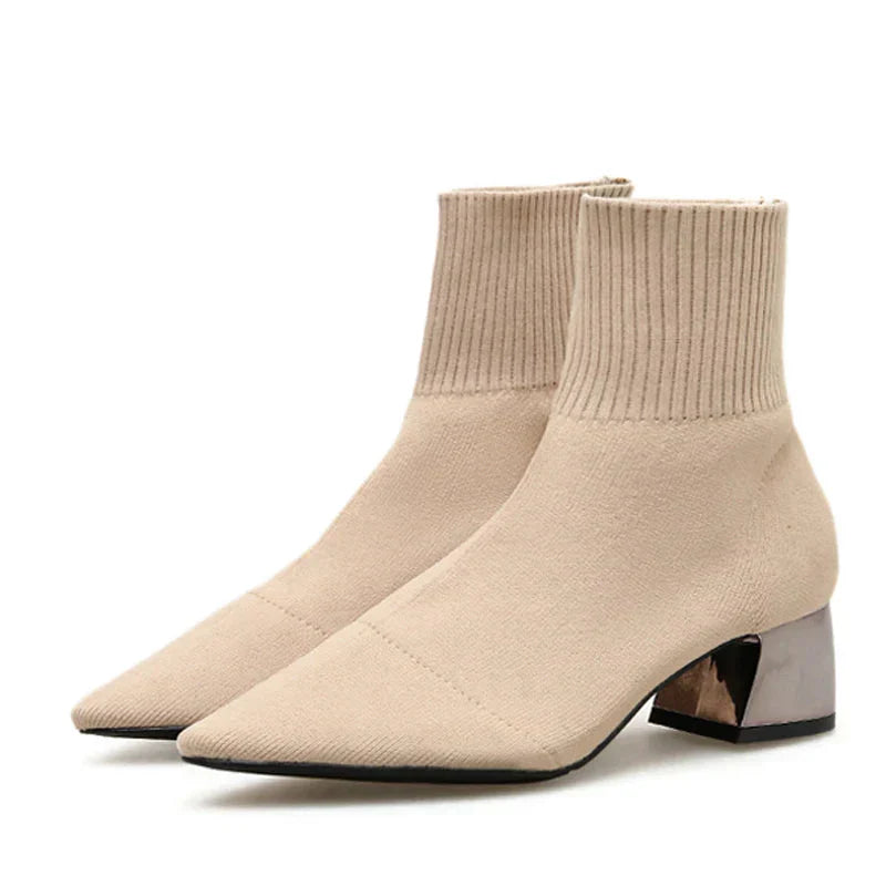 Bota Feminina de Cano Curto com Bico Fino Tecido Elástico Salto Baixo – (Promoção de Inverno 2026)
