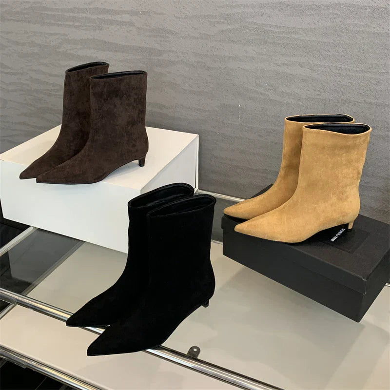 Bota Feminina de Bico Fino Salto Baixo Vintage - (Promoção de Inverno 2026)