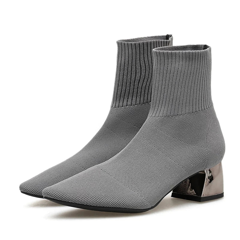 Bota Feminina de Cano Curto com Bico Fino Tecido Elástico Salto Baixo – (Promoção de Inverno 2026)
