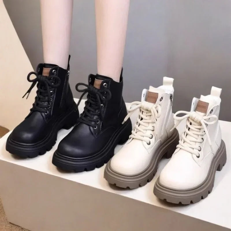 Bota Feminina Cano Curto Solado Grosso Antiderrapante (Promoção de Inverno 2026)