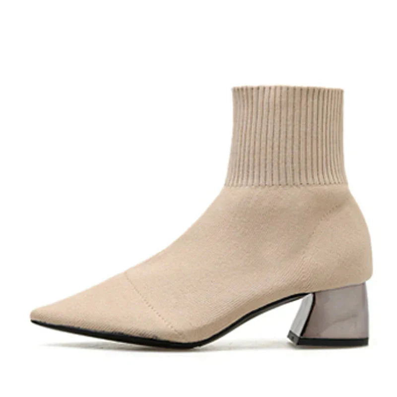 Bota Feminina de Cano Curto com Bico Fino Tecido Elástico Salto Baixo – (Promoção de Inverno 2026)