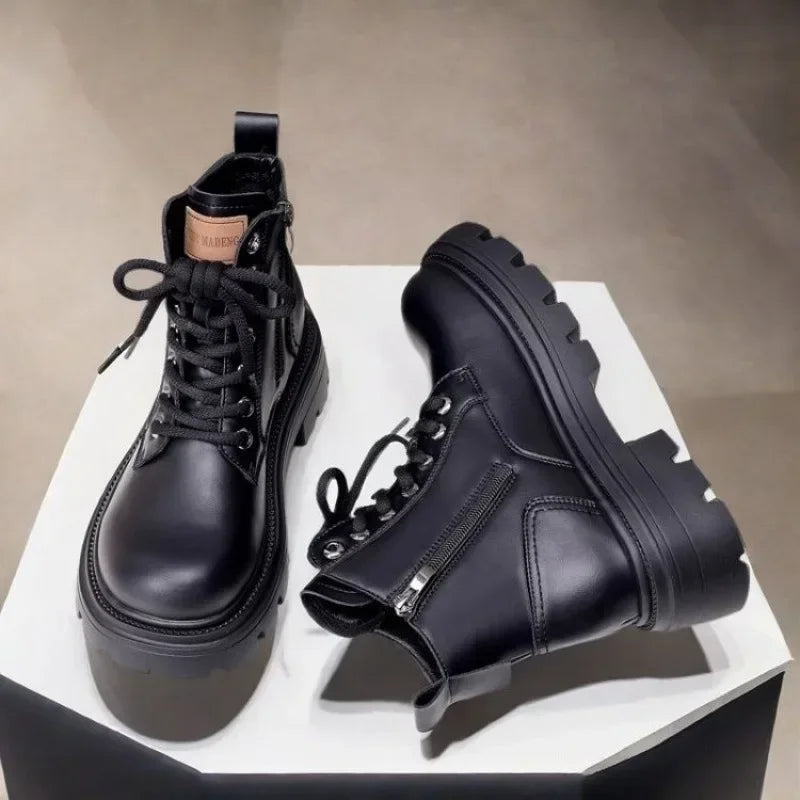 Bota Feminina Cano Curto Solado Grosso Antiderrapante (Promoção de Inverno 2026)