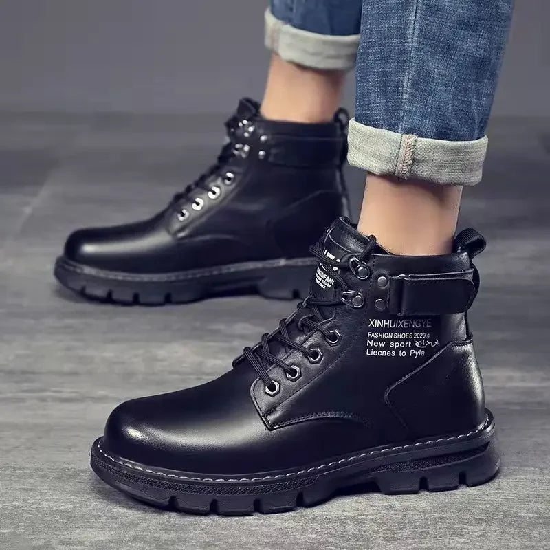 Bota Masculina de Cano Alto Estilo Motoqueiro Impermeável com Design Casual – (Promoção de Inverno 2026)
